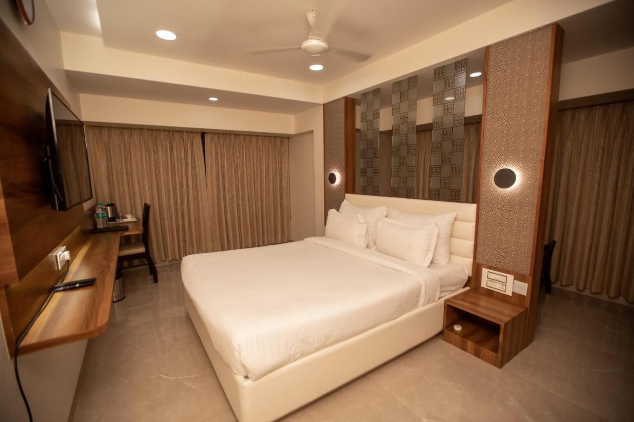 Hotel Naaz Executive Near T2 Airport Mumbai Kültér fotó