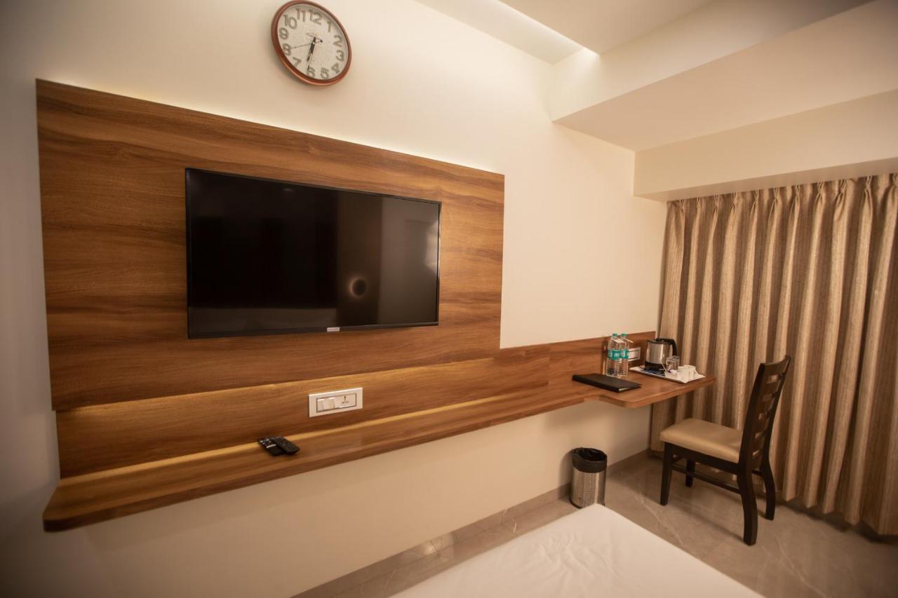 Hotel Naaz Executive Near T2 Airport Mumbai Kültér fotó