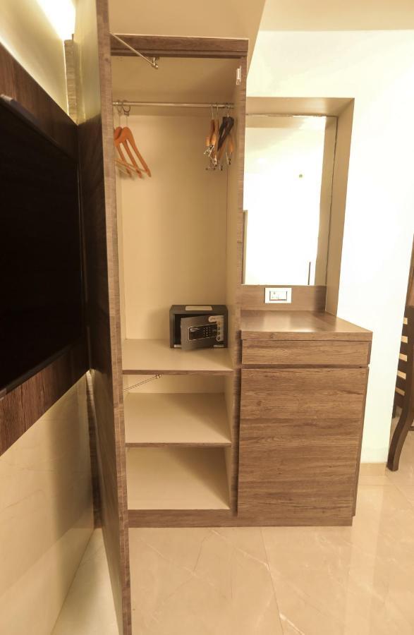 Hotel Naaz Executive Near T2 Airport Mumbai Kültér fotó