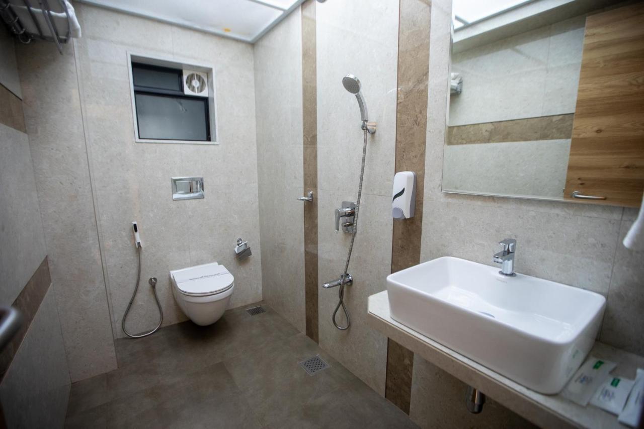 Hotel Naaz Executive Near T2 Airport Mumbai Kültér fotó