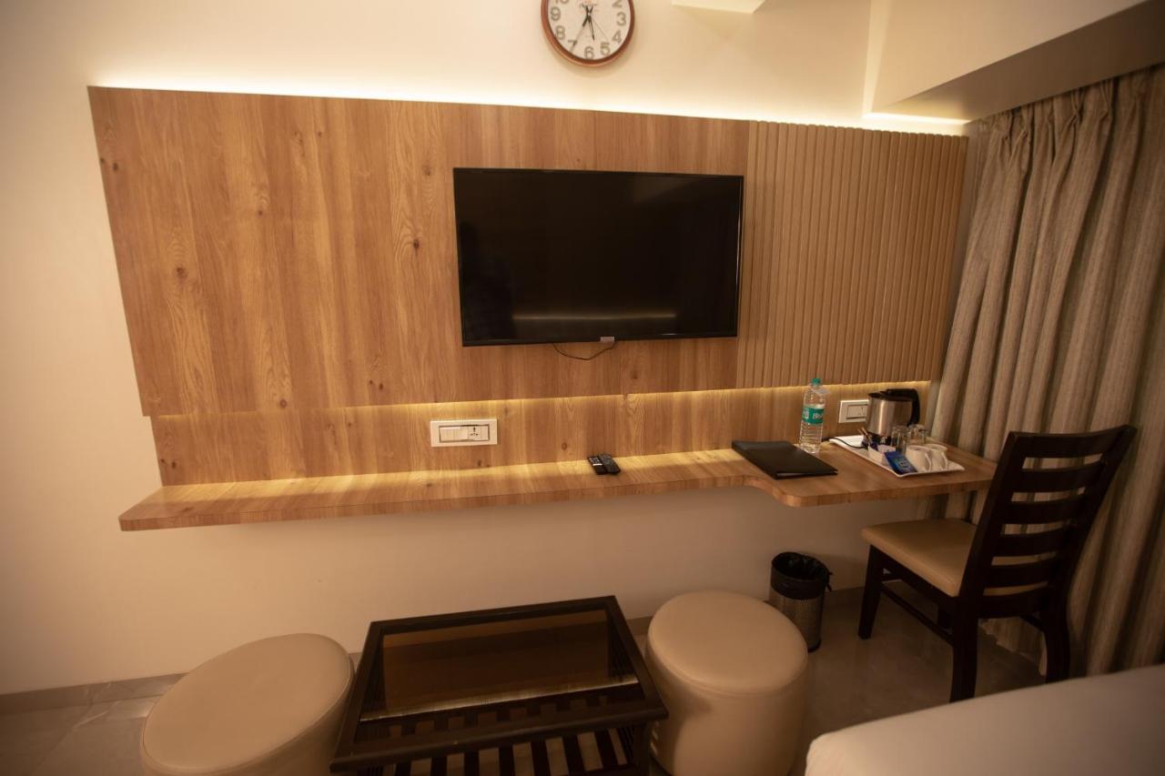 Hotel Naaz Executive Near T2 Airport Mumbai Kültér fotó