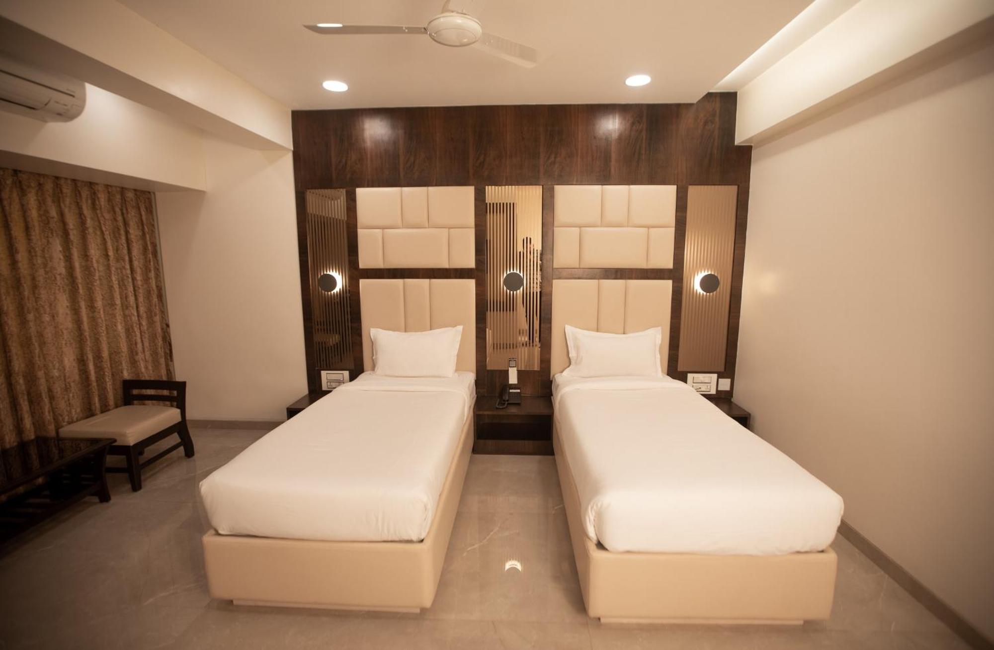 Hotel Naaz Executive Near T2 Airport Mumbai Kültér fotó
