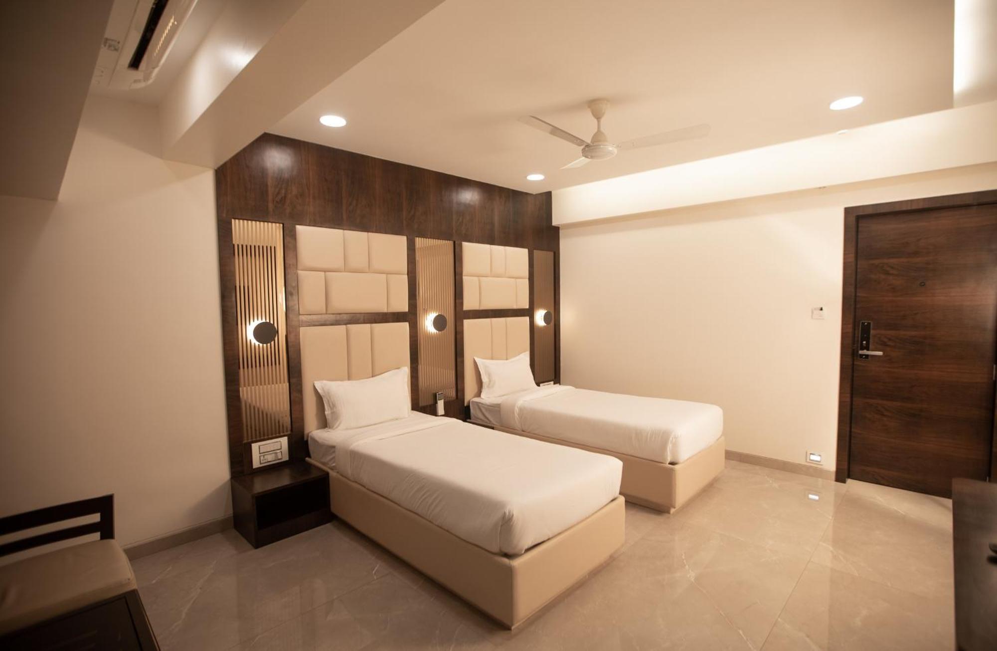 Hotel Naaz Executive Near T2 Airport Mumbai Kültér fotó