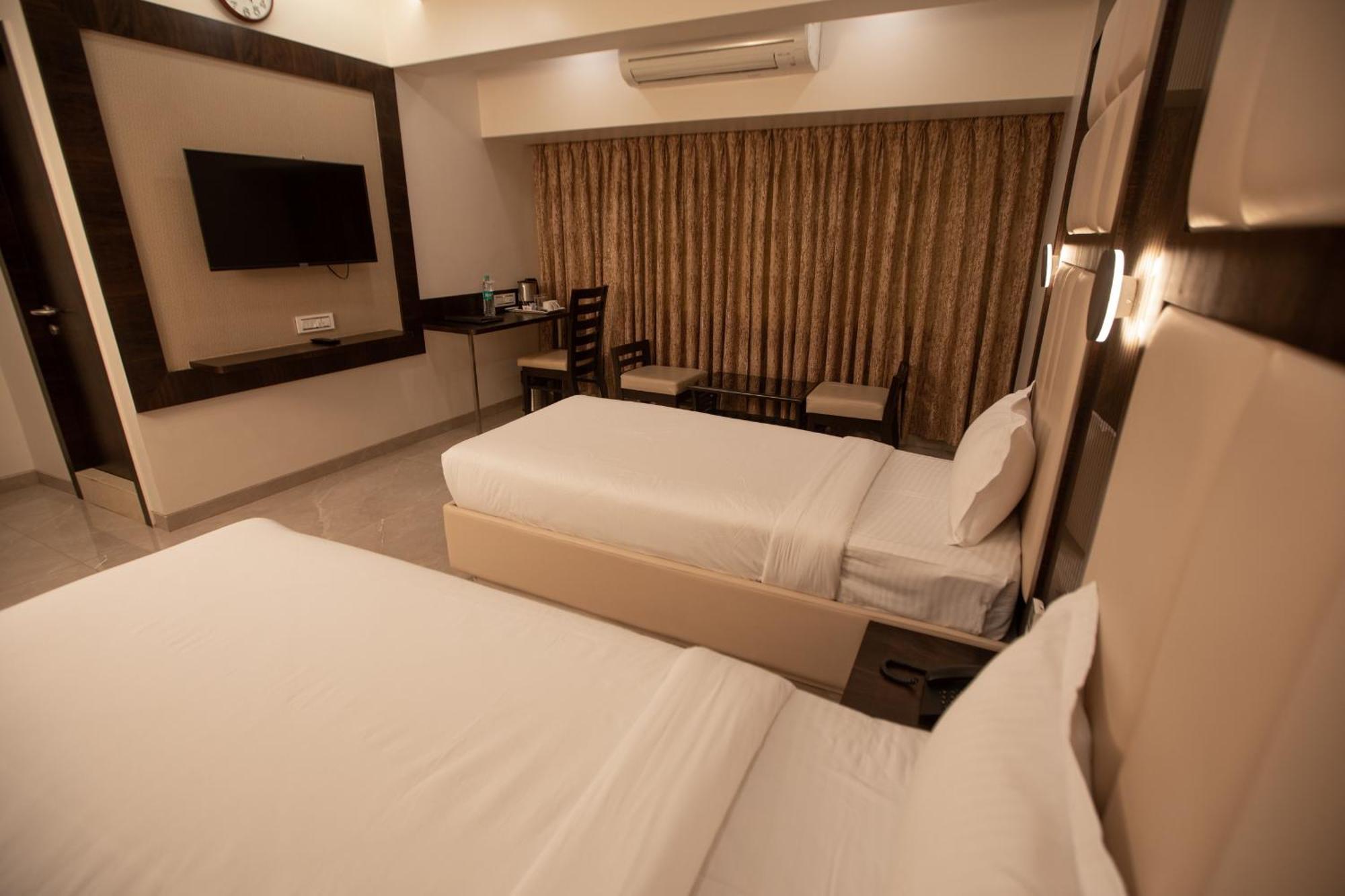 Hotel Naaz Executive Near T2 Airport Mumbai Kültér fotó