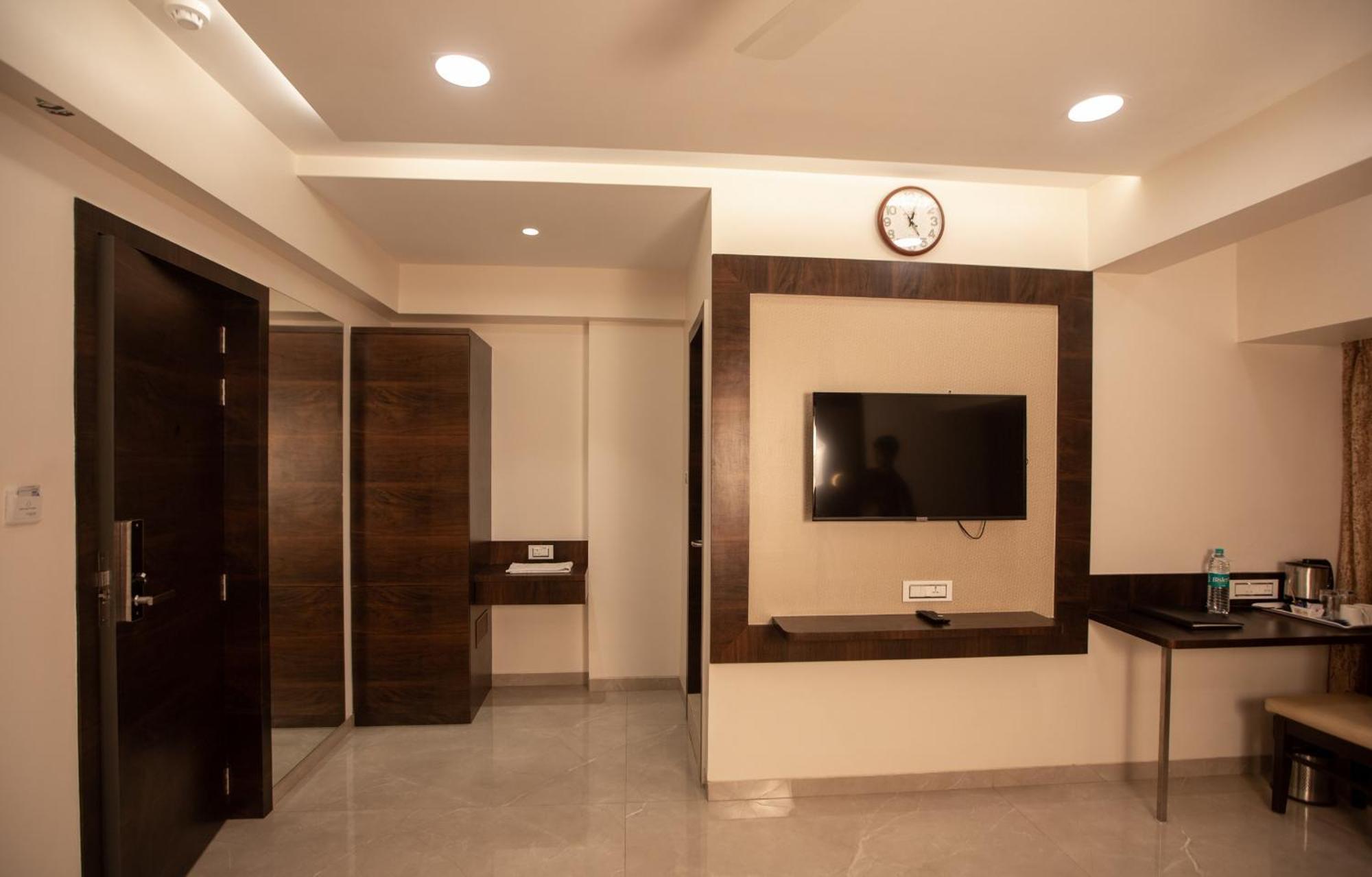 Hotel Naaz Executive Near T2 Airport Mumbai Kültér fotó