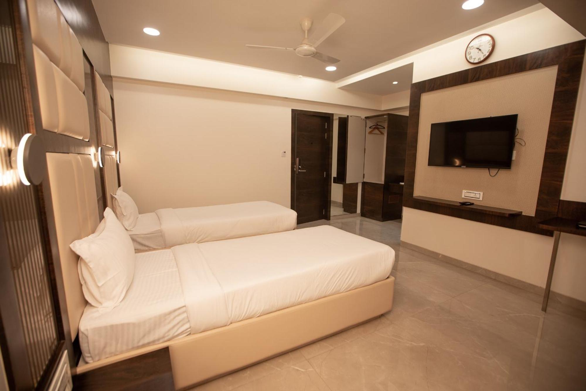 Hotel Naaz Executive Near T2 Airport Mumbai Kültér fotó