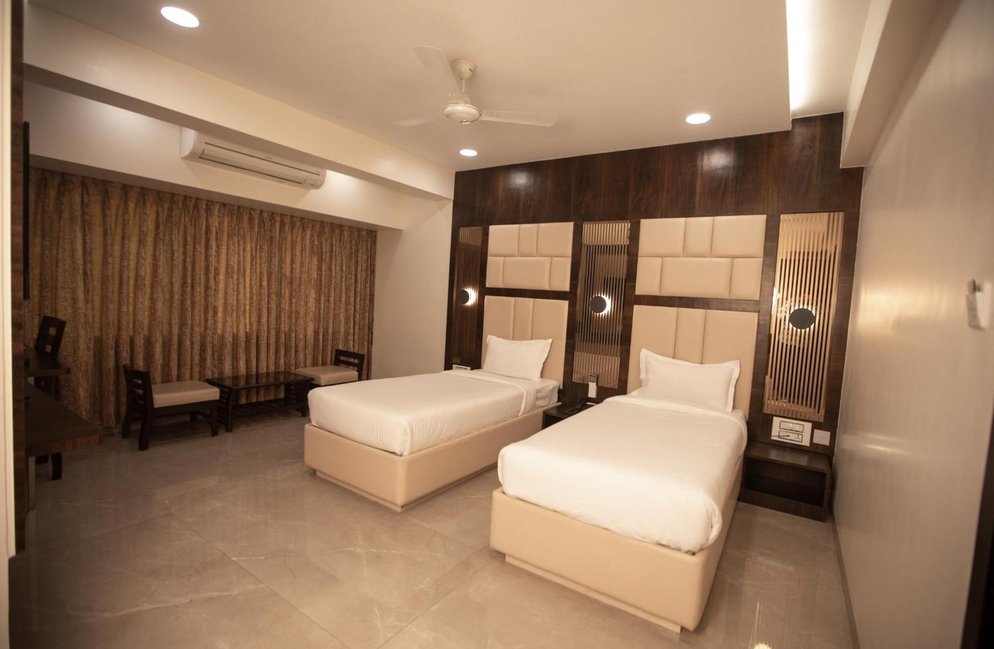 Hotel Naaz Executive Near T2 Airport Mumbai Kültér fotó