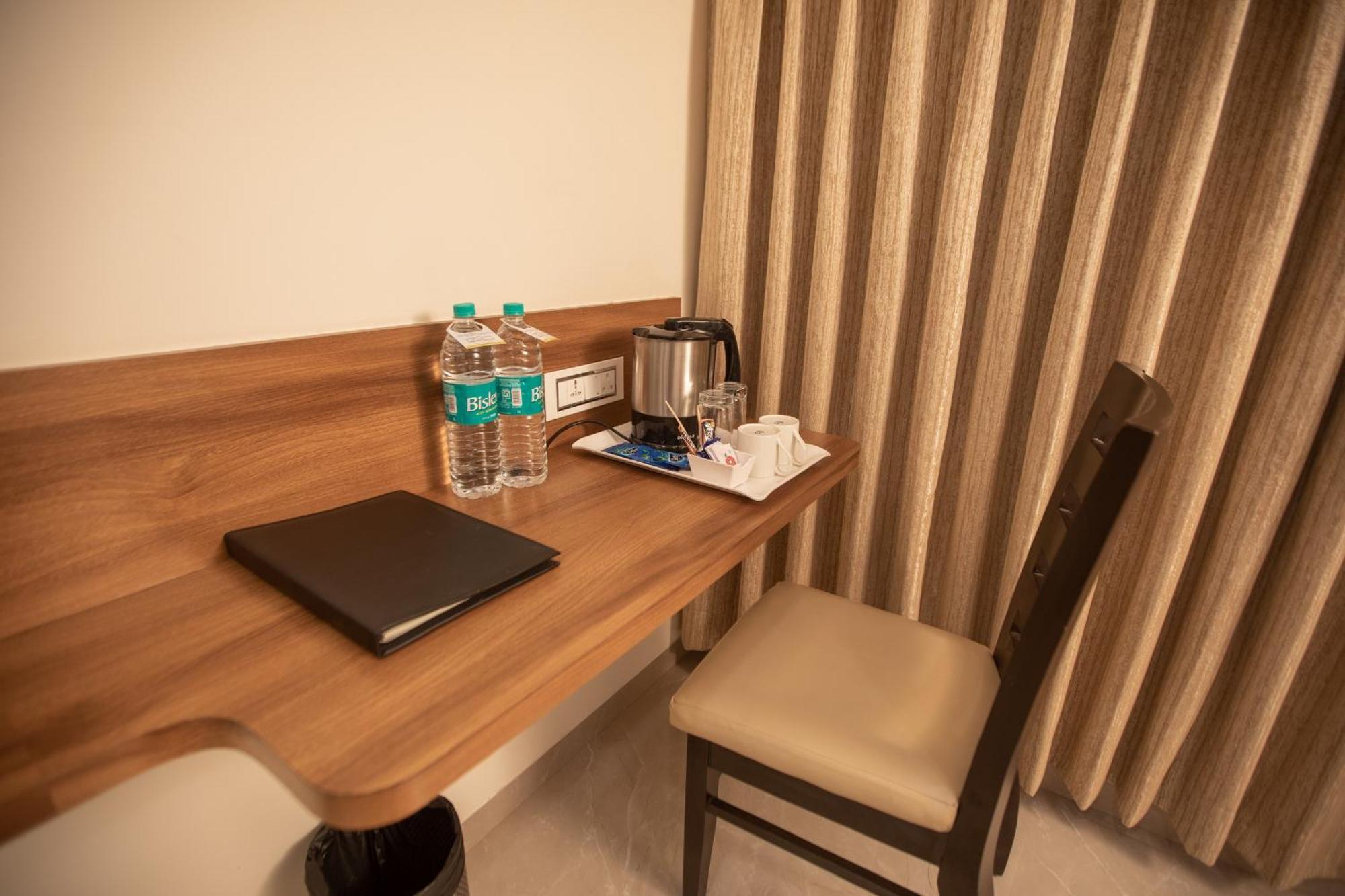 Hotel Naaz Executive Near T2 Airport Mumbai Kültér fotó
